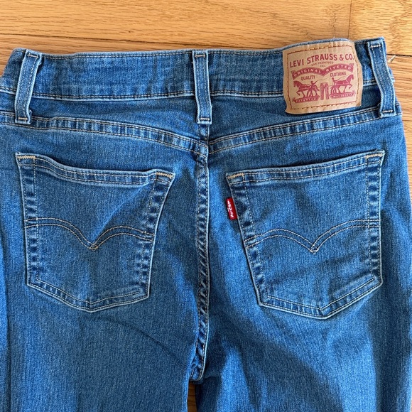 Levis High Rise Bootcut - 28 - Picture 4 of 7